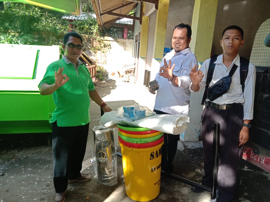 BANTUAN TONG SAMPAH DARI DINAS LINGKUNGAN HIDUP (DLH) KABUPATEN BLITAR
