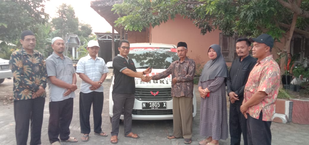 PENYERAHAN MOBIL SIAGA BANTUAN DARI APBD PROVINSI JAWA TIMUR KEPADA RUKUN KEMATIAN "ATMANANDA" DESA TEMENGGUNGAN
